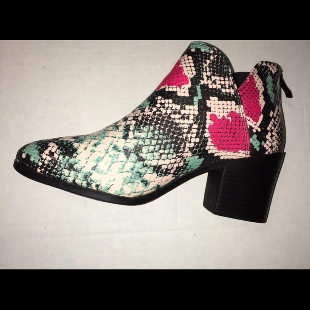 Size 8 Snakeskin ankle boots New